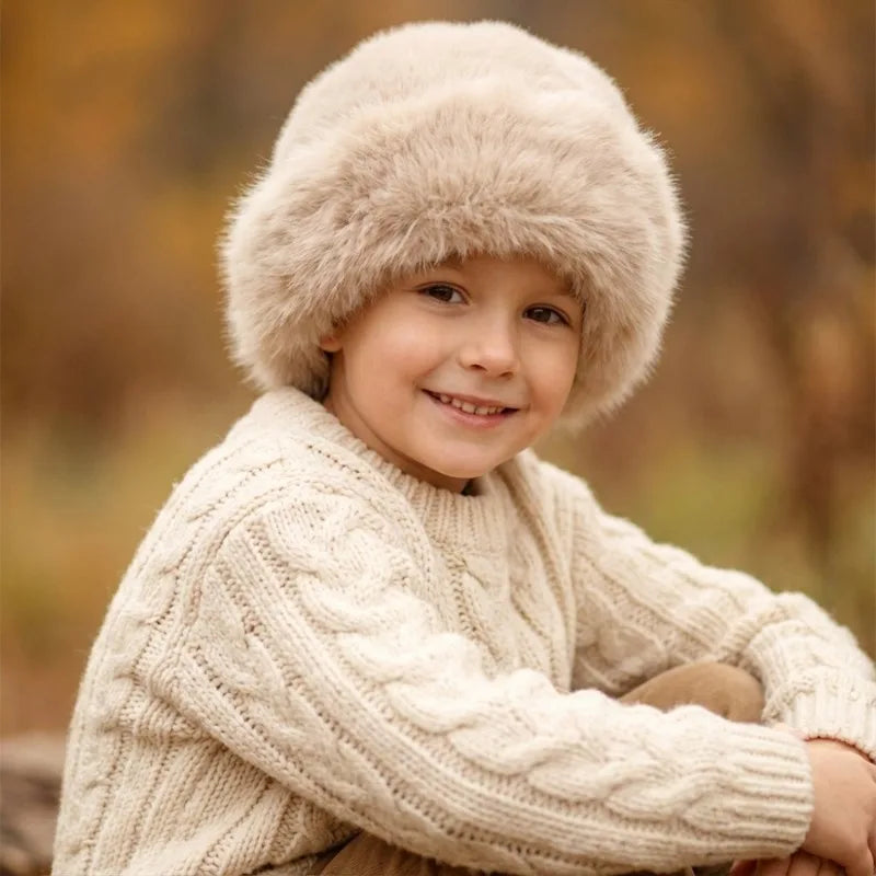 Flauschige Damenmütze für Herbst und Winter – Modische, einfarbige Wintermütze im koreanischen Stil. Warm gefüttert, weich und angenehm zu tragen, perfekt für kalte Tage und stylische Winter-Outfits.