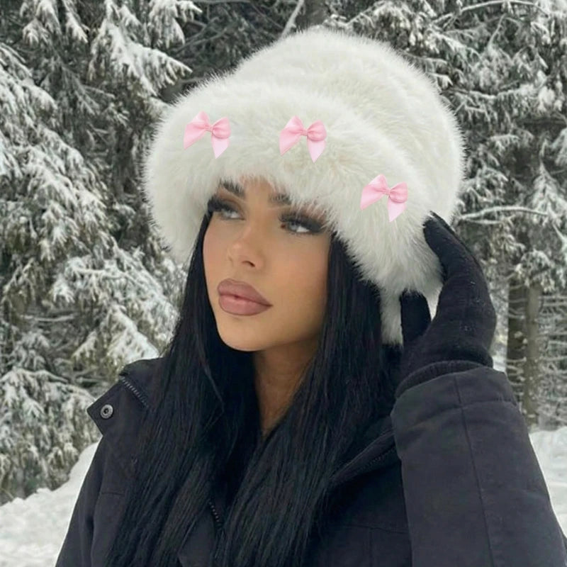 Flauschige Damenmütze für Herbst und Winter – Modische, einfarbige Wintermütze im koreanischen Stil. Warm gefüttert, weich und angenehm zu tragen, perfekt für kalte Tage und stylische Winter-Outfits.